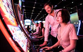 Antarmuka Wild Coaster menampilkan gulungan dan fitur bonus permainan slot
